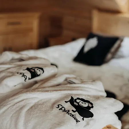 Spacowka - Mini W Beskidach 야보진카